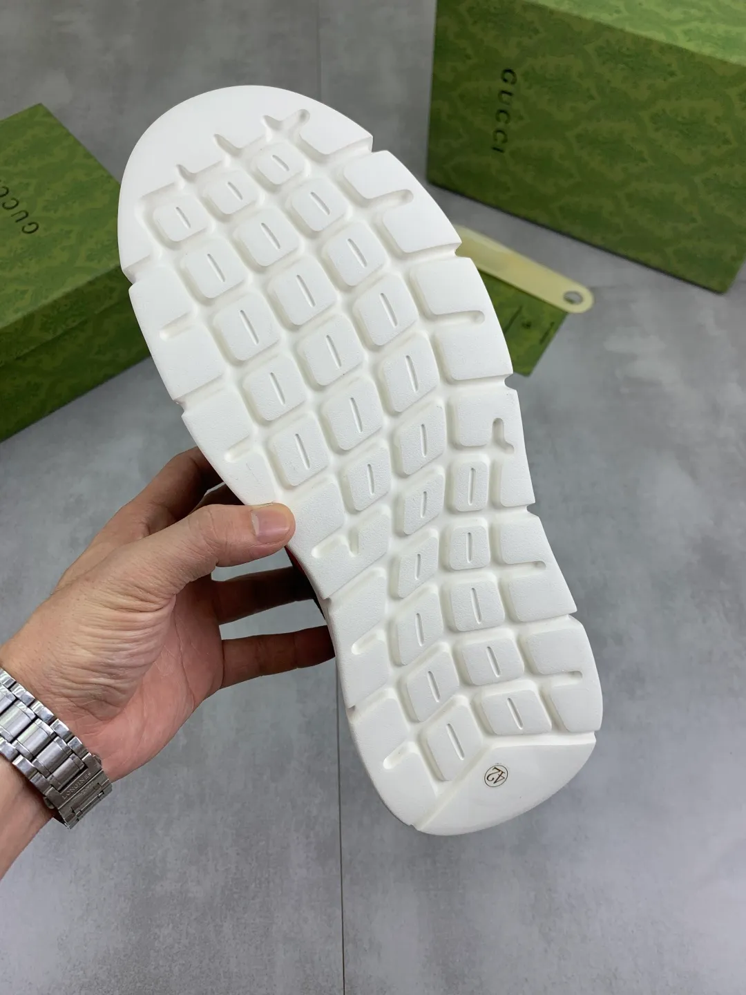 Men's shoes 💰P400💰[New style]🆘 The latest model from Gucci GUCCI official website🎁Classic casual and fashionable men's shoes👟Best model💥The style is simple and elegant, exclusive for trendy men. Unique official website latest brand elements👑Gucci original decoration, fashionable and generous, original soft calfskin fabric➕Comfortable soft first-layer pigskin lining ✅The official website specifies wear-resistant casual outsole, the classic model is photographed in real life🎬Color: 2️⃣colors available😍Number of codes: 38-44
